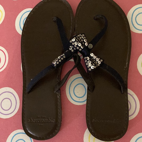 abercrombie Kids Bow Flip Flops Fits Women’s Size 6 - Picture 4 of 6